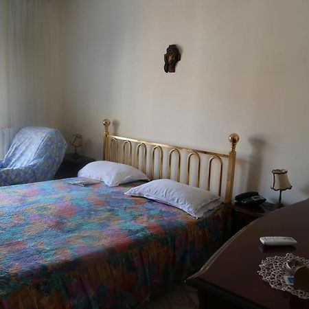 Stanza In Appartamento Neapel Exterior foto