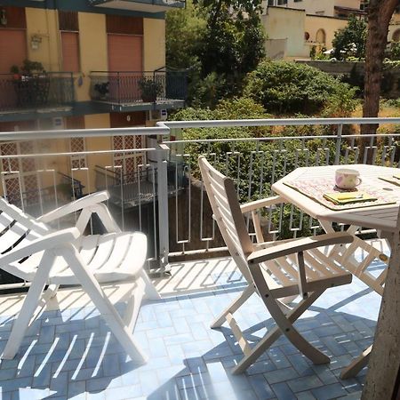 Stanza In Appartamento Neapel Exterior foto