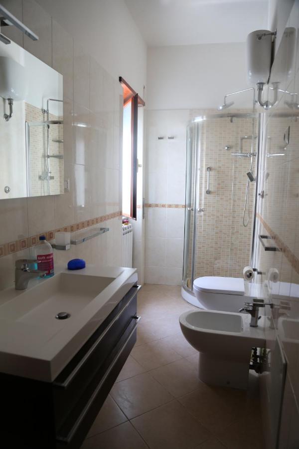 Stanza In Appartamento Neapel Exterior foto