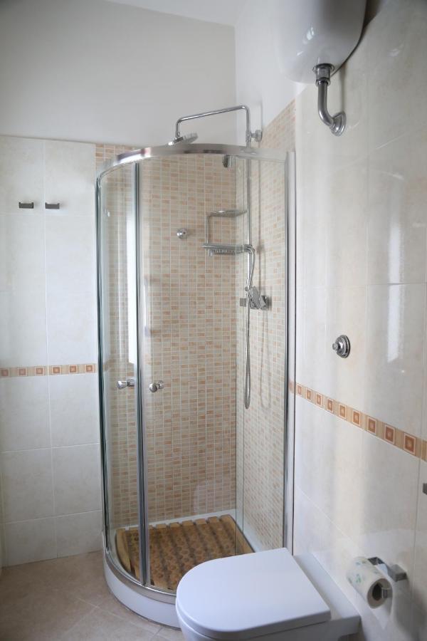 Stanza In Appartamento Neapel Exterior foto