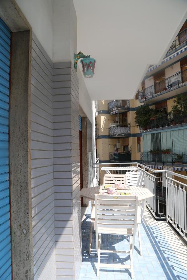 Stanza In Appartamento Neapel Exterior foto