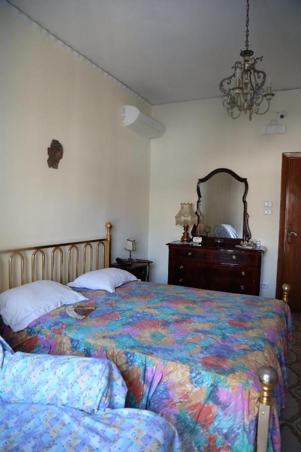 Stanza In Appartamento Neapel Exterior foto